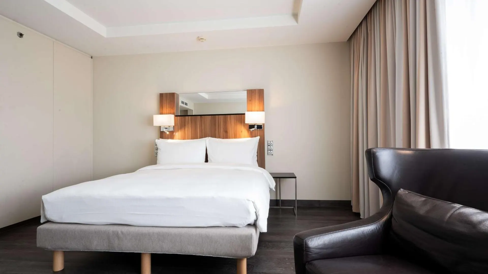 Radisson Blu Conference Hotel, Duesseldorf 4*, Dusseldorf